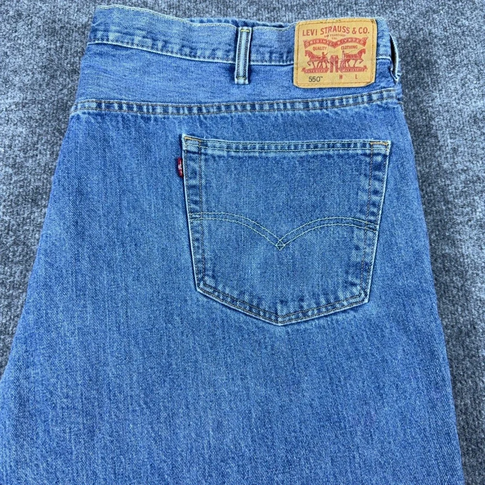 Levis 550 Relaxed Fit Jeans Mens 52x29 Blue Denim Tapered Leg Medium Wash